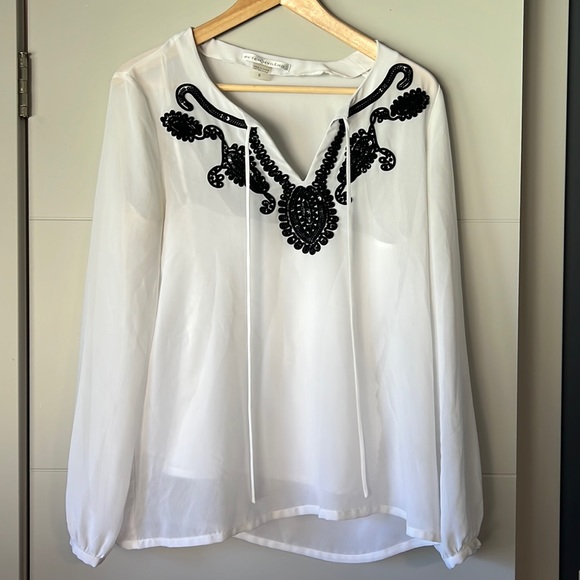 White long sleeve blouse with delicate black detailing on front - Picture 1 of 2